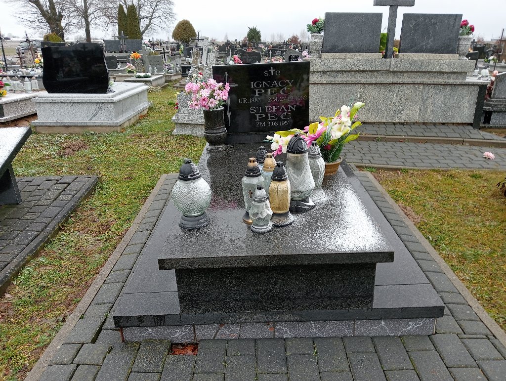 Grób Stefan Peć
